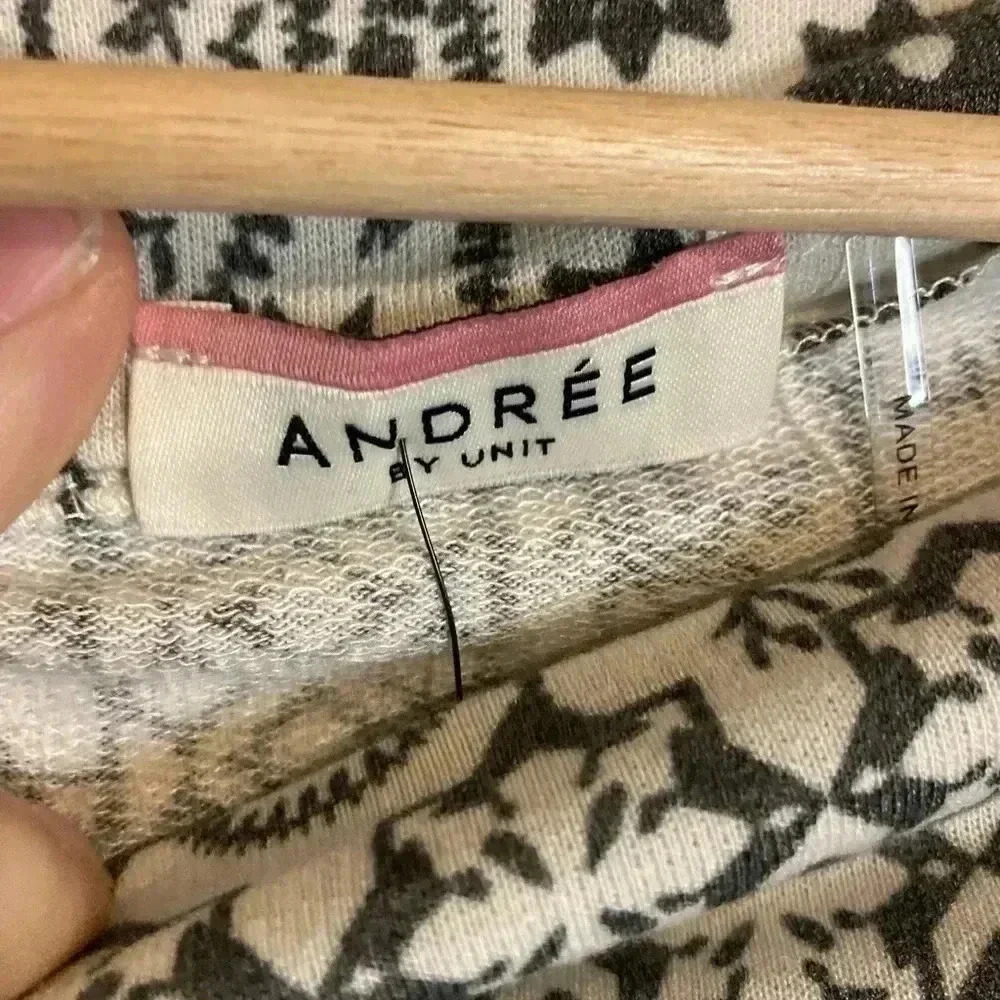 Andree by unit top NWT - Picture 4 of 6
